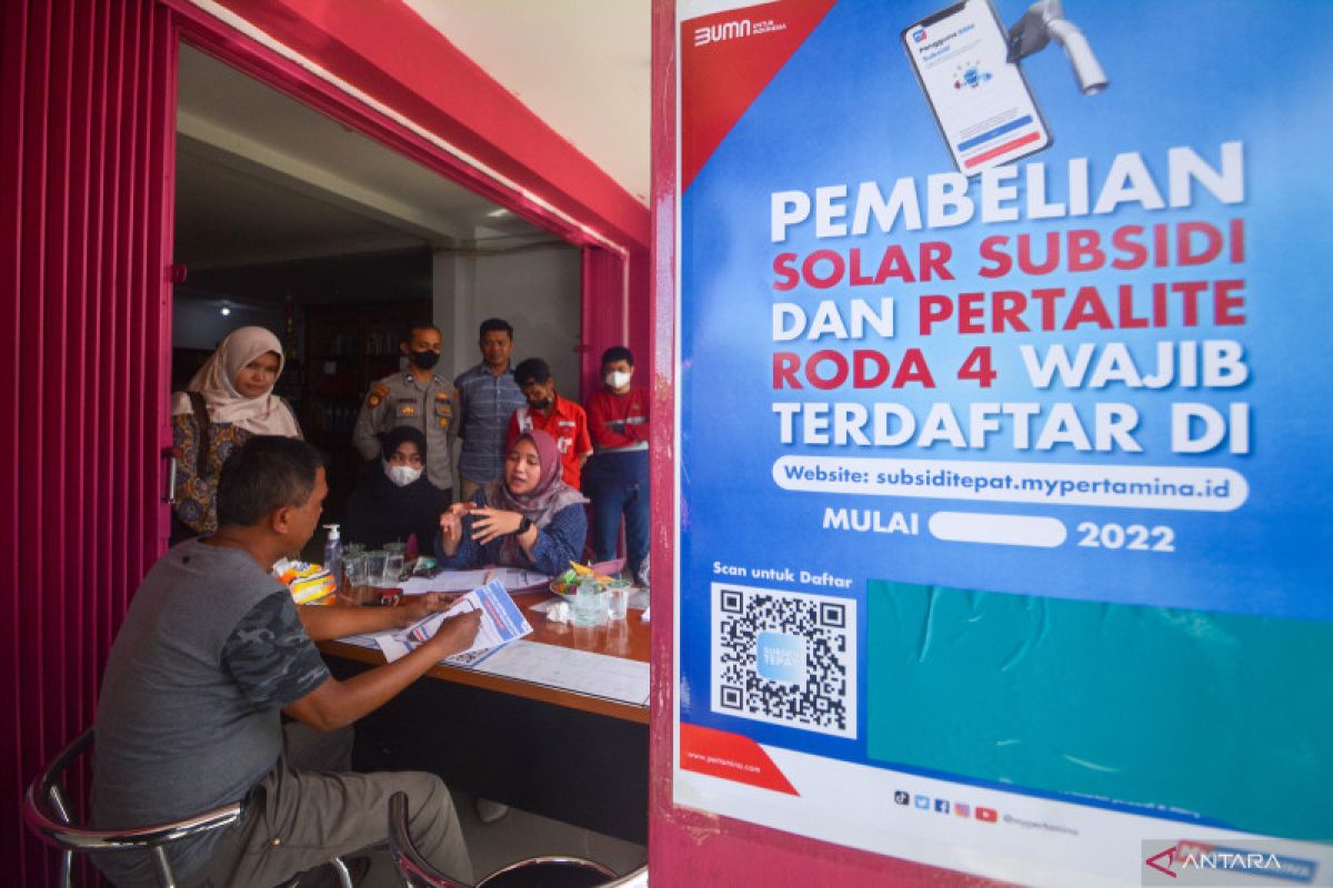 Antrean pengisian BBM di Sumbar diduga karena pencatatan kendaraan