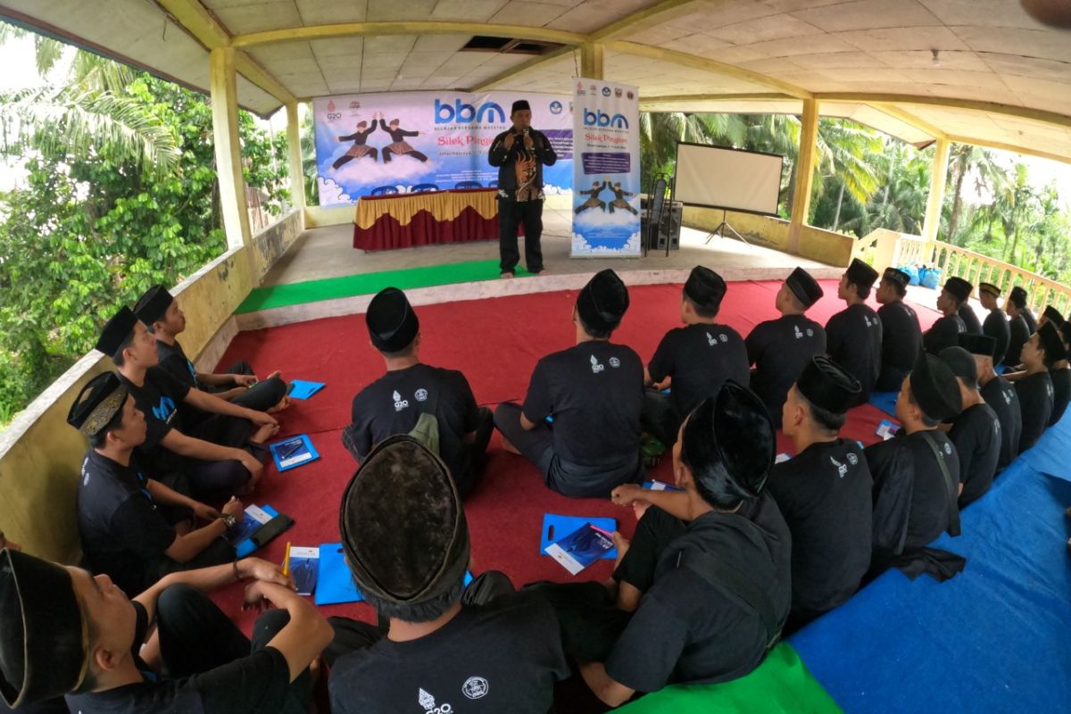 Seniman Riau, Sumbar dan Jambi belajar silat dari Maestro Pingian