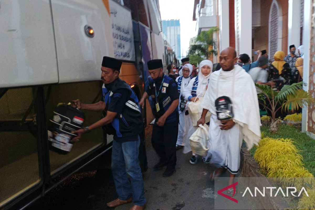Kloter terakhir Embarkasi Surabaya transit di Palembang