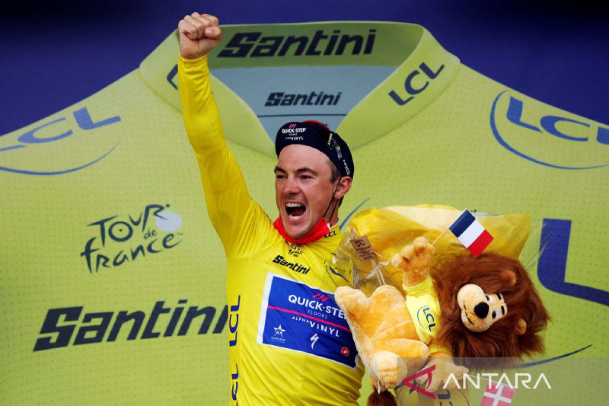 Pesepeda Lampaert juarai etape pertama Tour de France