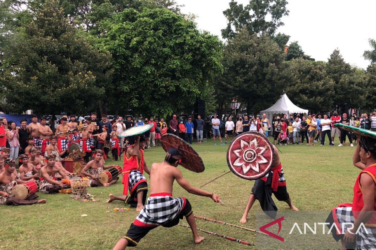 Demonstrasi memohon hujan Gebug Ende hadir di Jantra Tradisi Bali