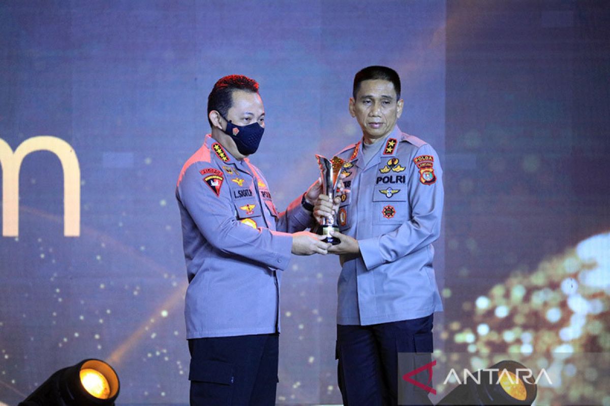 Kapolda Lampung terima Hoegeng Awards 2022