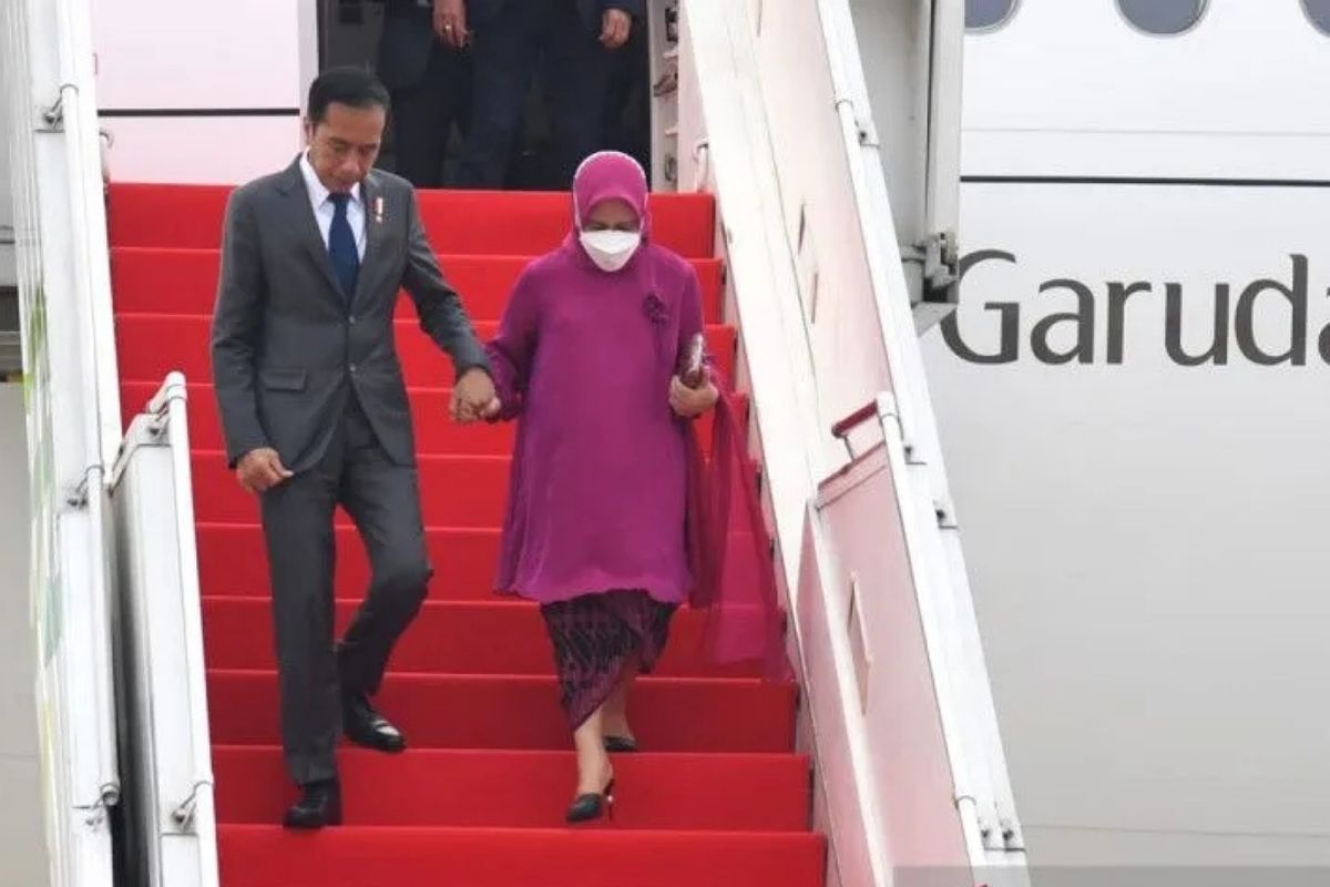 Kunjungan empat negara, akhirnya  Presiden dan Ibu Iriana tiba di Tanah Air