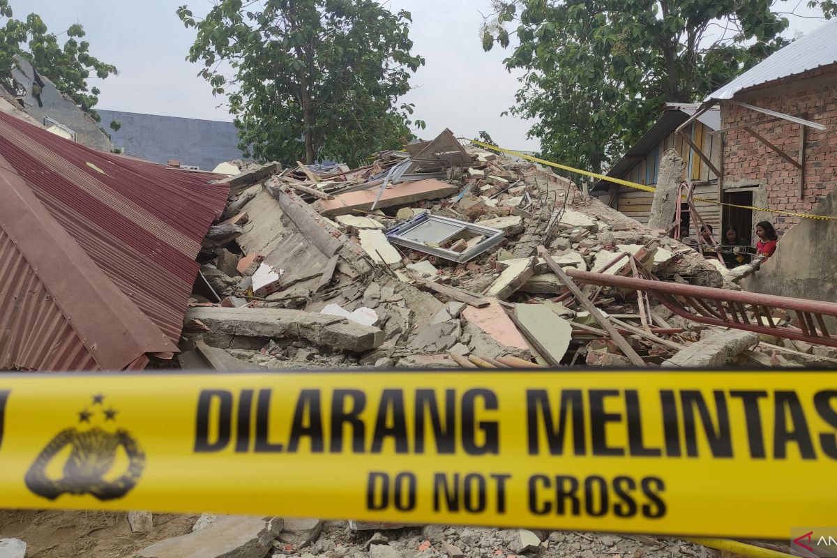 Polisi periksa tiga orang saksi robohnya gedung sekolah di Palembang