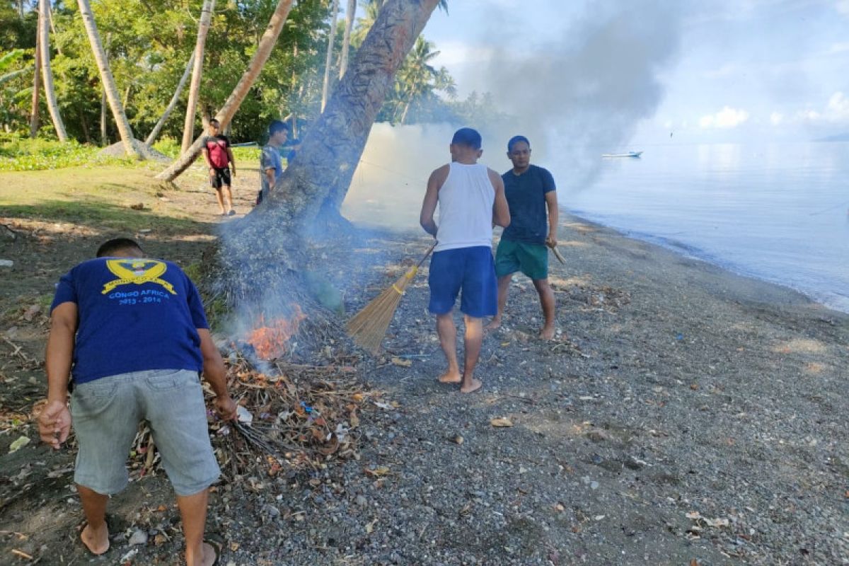 Dispar Morotai Latih Pokdarwis jaga kebersihan objek wisata