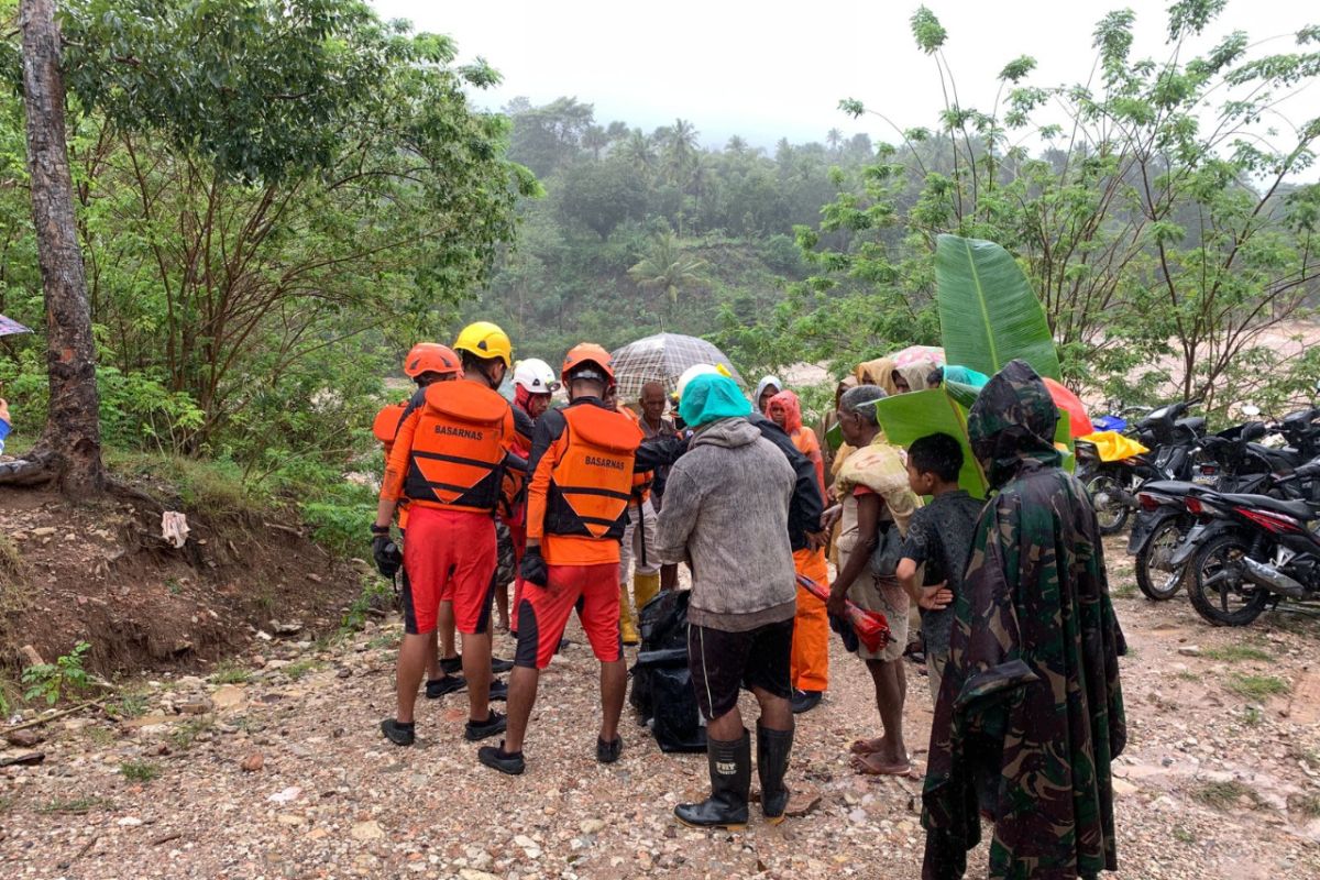 Tim SAR lanjutkan pencarian anak terseret banjir di TTS