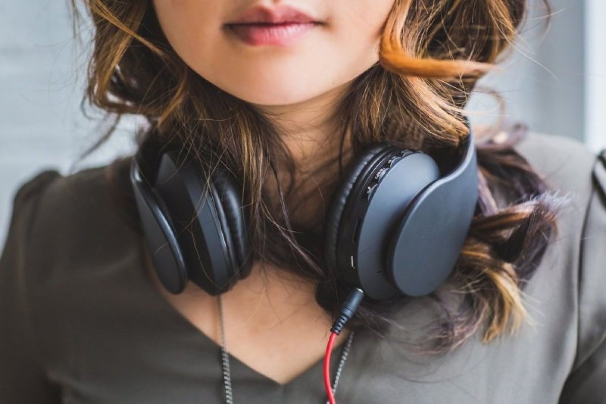 Rekomendasi earphone untuk menemani keseharian dengarkan musik