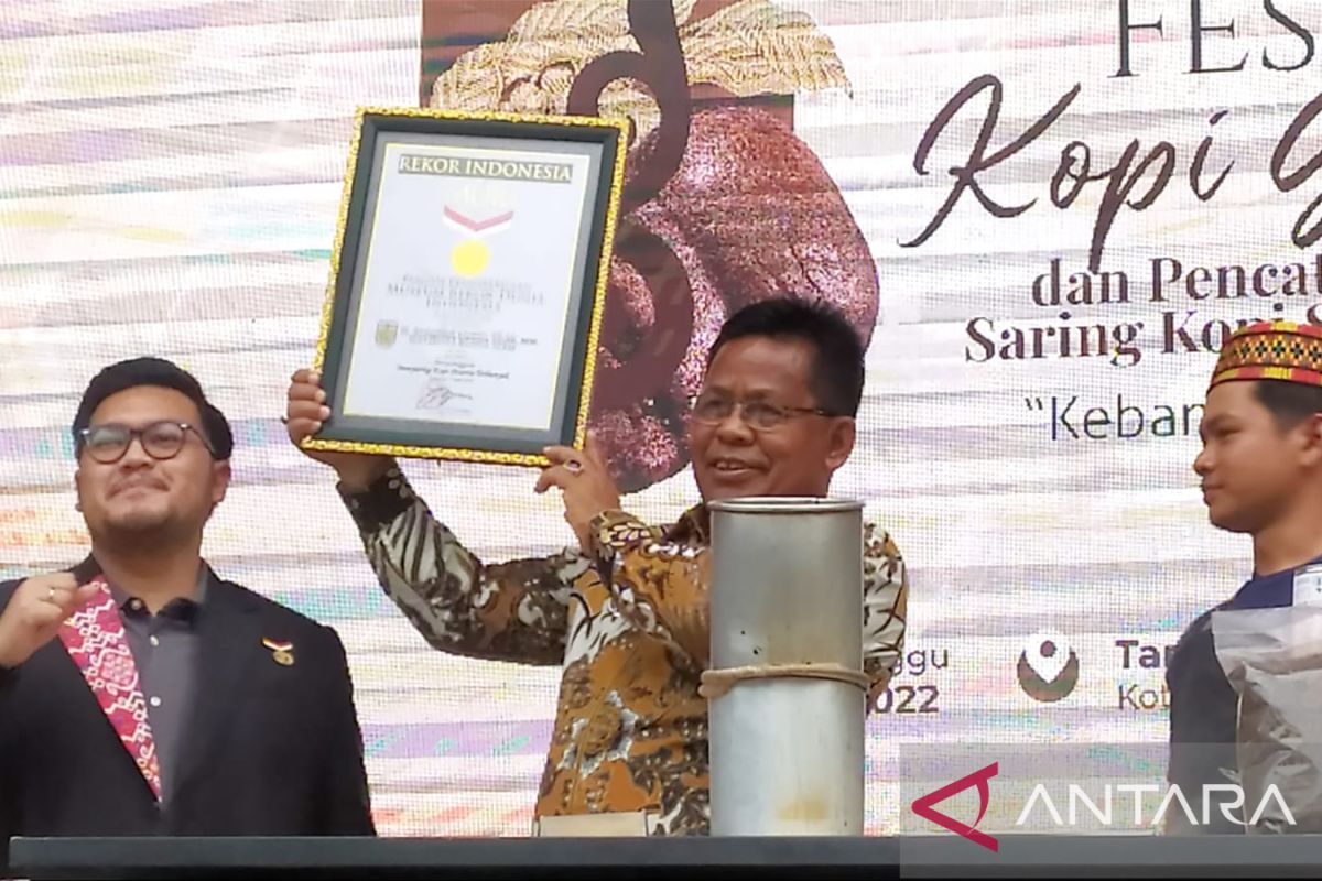 Banda Aceh berhasil catat rekor MURI 1.001 saring kopi