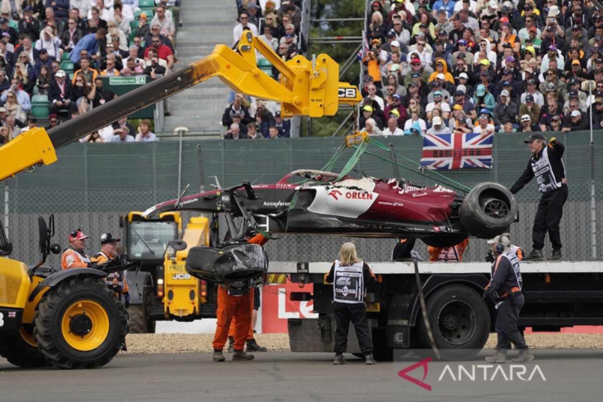 Grand Prix Inggris terhenti sementara menyusul kecelakaan Zhou Guanyu