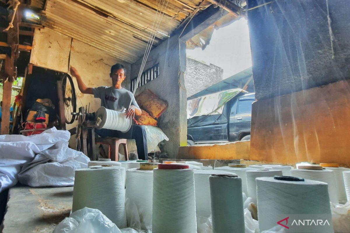 Mengintip "dapur" pemintal benang di Ciledug