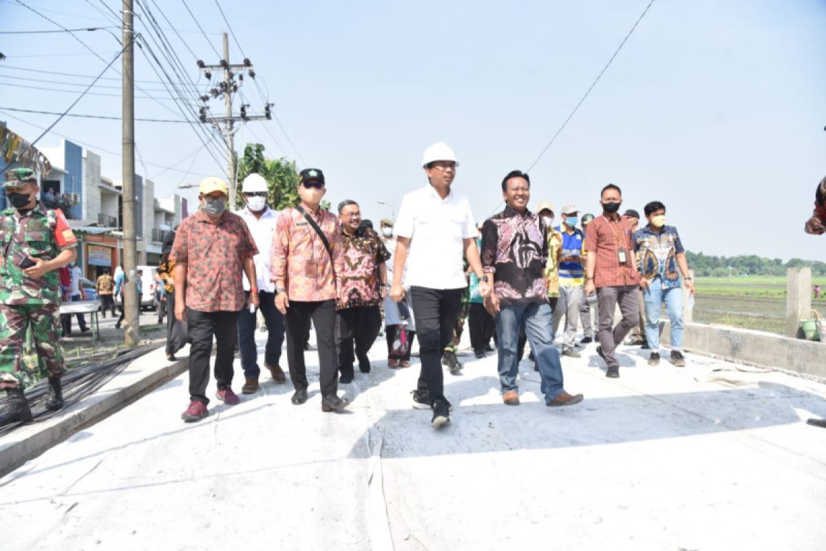 Pemkab Sidoarjo targetkan betonisasi jalan sepanjang 176 kilometer selesai tahun ini