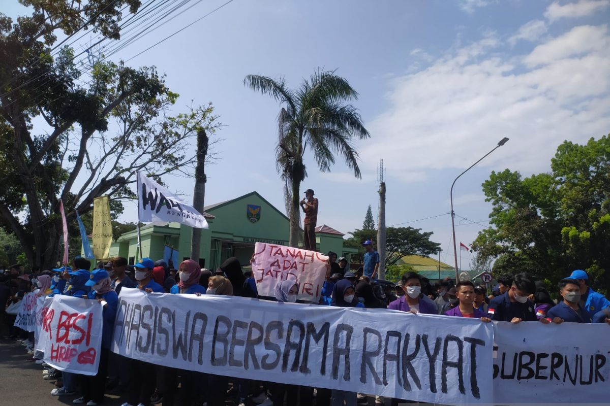 Ratusan orang gelar aksi tolak aktivitas tambang di Kabupaten Seluma