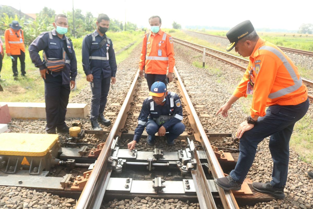 KAI Surabaya inspeksi jalur rel Mojokerto-Gubeng antisipasi gangguan