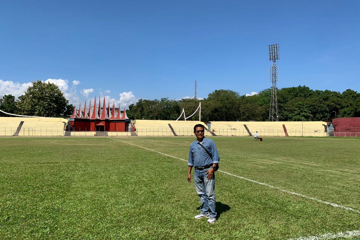 Semen Padang mulai perbaiki rumput Stadion Haji Agus Salim hadapi Liga 2