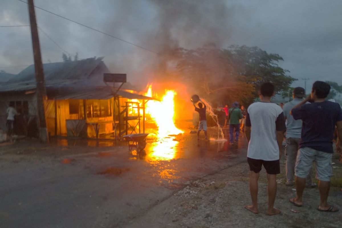 Rumah penjual BBM eceran di Sumbawa terbakar