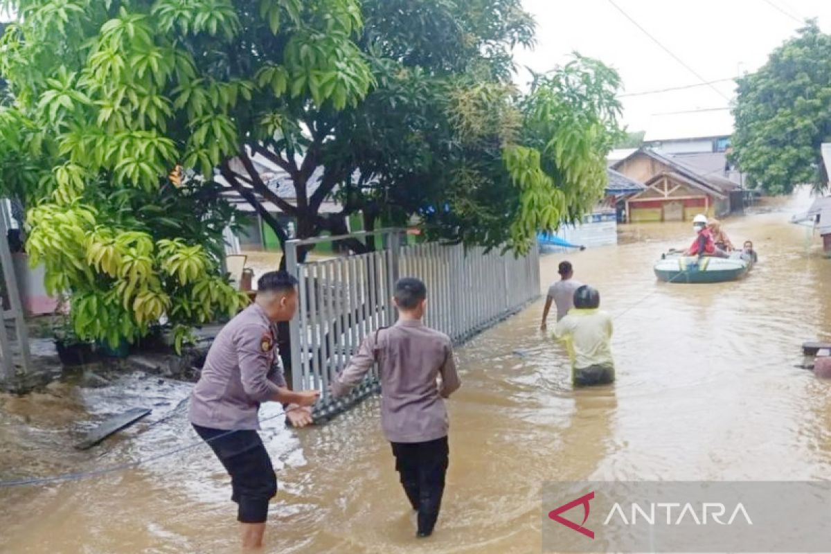 Banjarbaru Kalimantan Selatan diterjang banjir setinggi satu meter