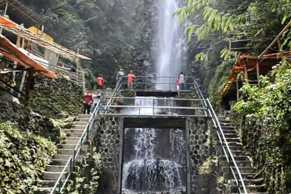 Seorang wisatawan tewas tertimpa batu di Air Terjun Tirtosari Magetan