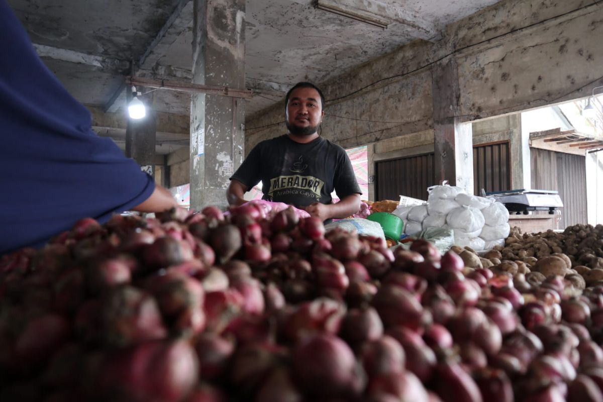 Bawang lokal mahal, konsumen aramai-ramai beralih ke bawang merah impor
