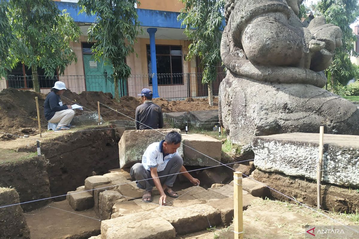 BPCB Jatim temukan struktur gapura saat ekskavasi arca Dwarapala Singosari