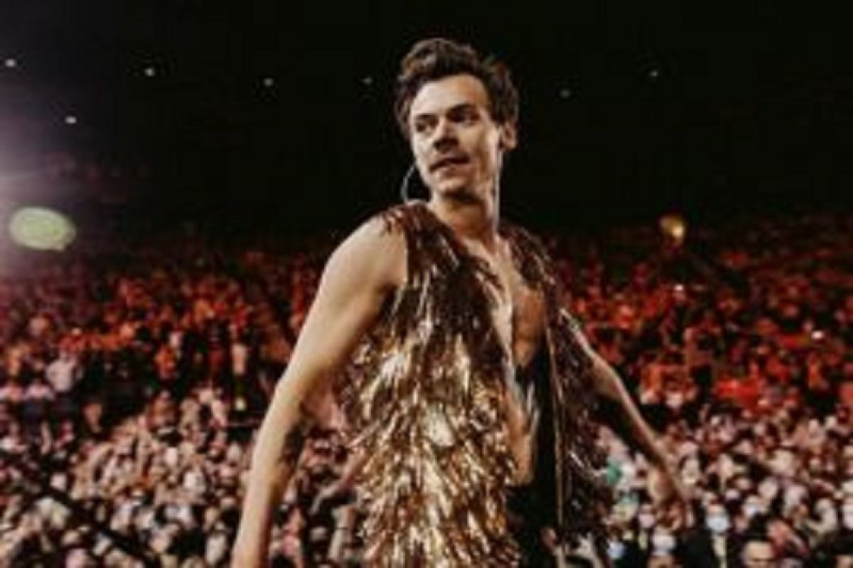 Harry Styles batalkan jadwal konser di Copenhagen karena insiden penembakan