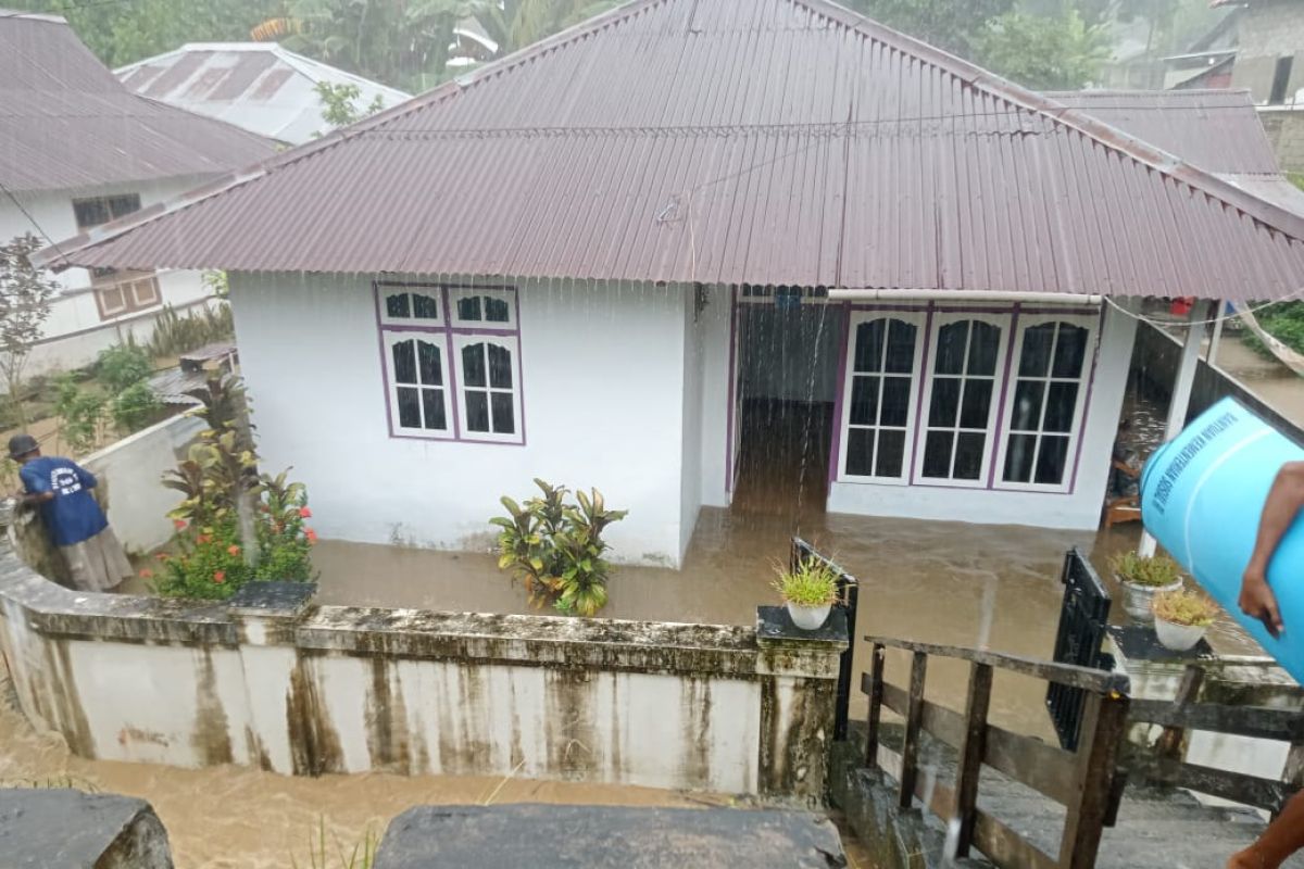 Sungai Wailoy meluap, rumah warga Kaitetu Maluku Tengah terendam banjir