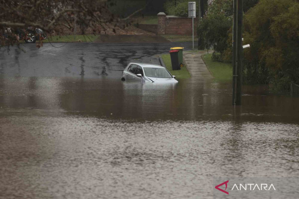 Cuaca ekstrem reda, penduduk Sydney periksa kerusakan akibat banjir