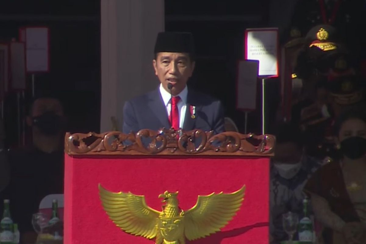 Presiden Jokowi pimpin upacara HUT ke-76 Bhayangkara di Semarang