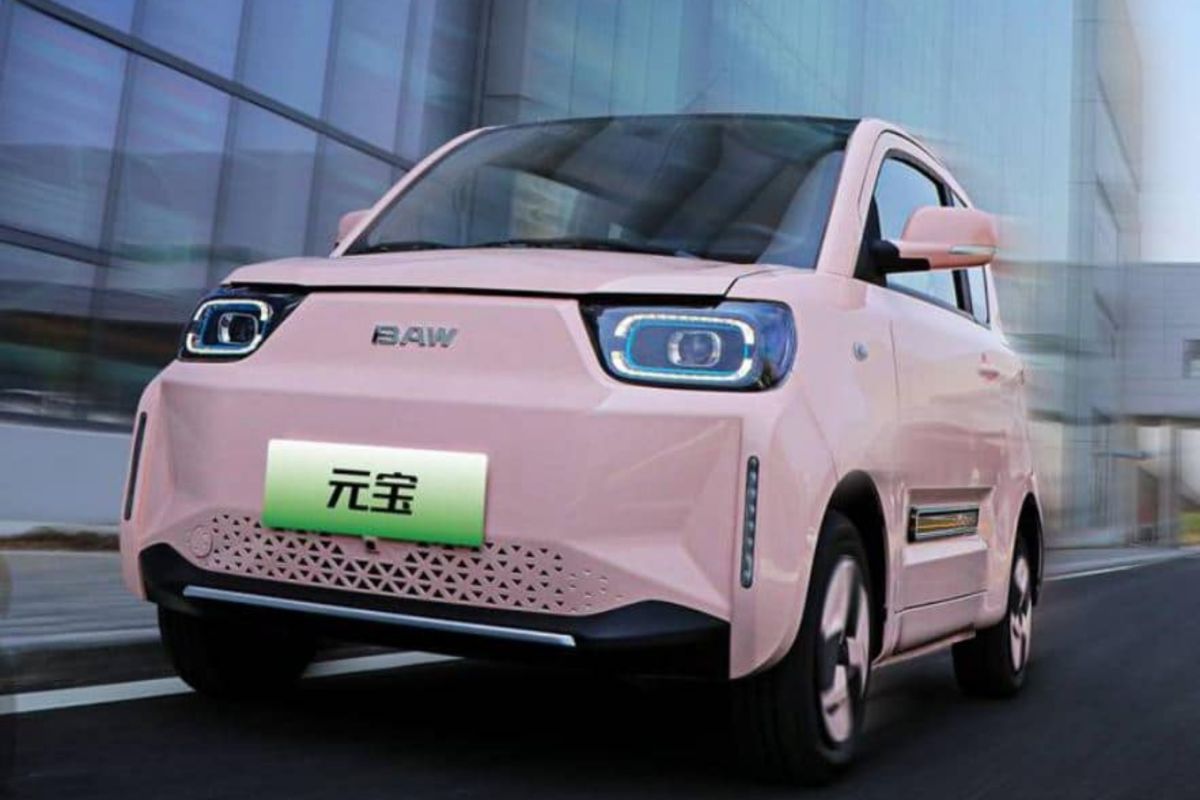 Mobil listrik  mini BAW Yuanbao meluncur di China