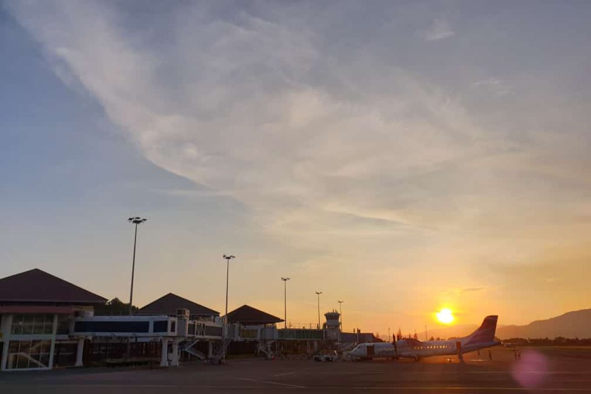 Akibat cuaca buruk, delapan penerbangan ke Bandara Ambon dialihkan