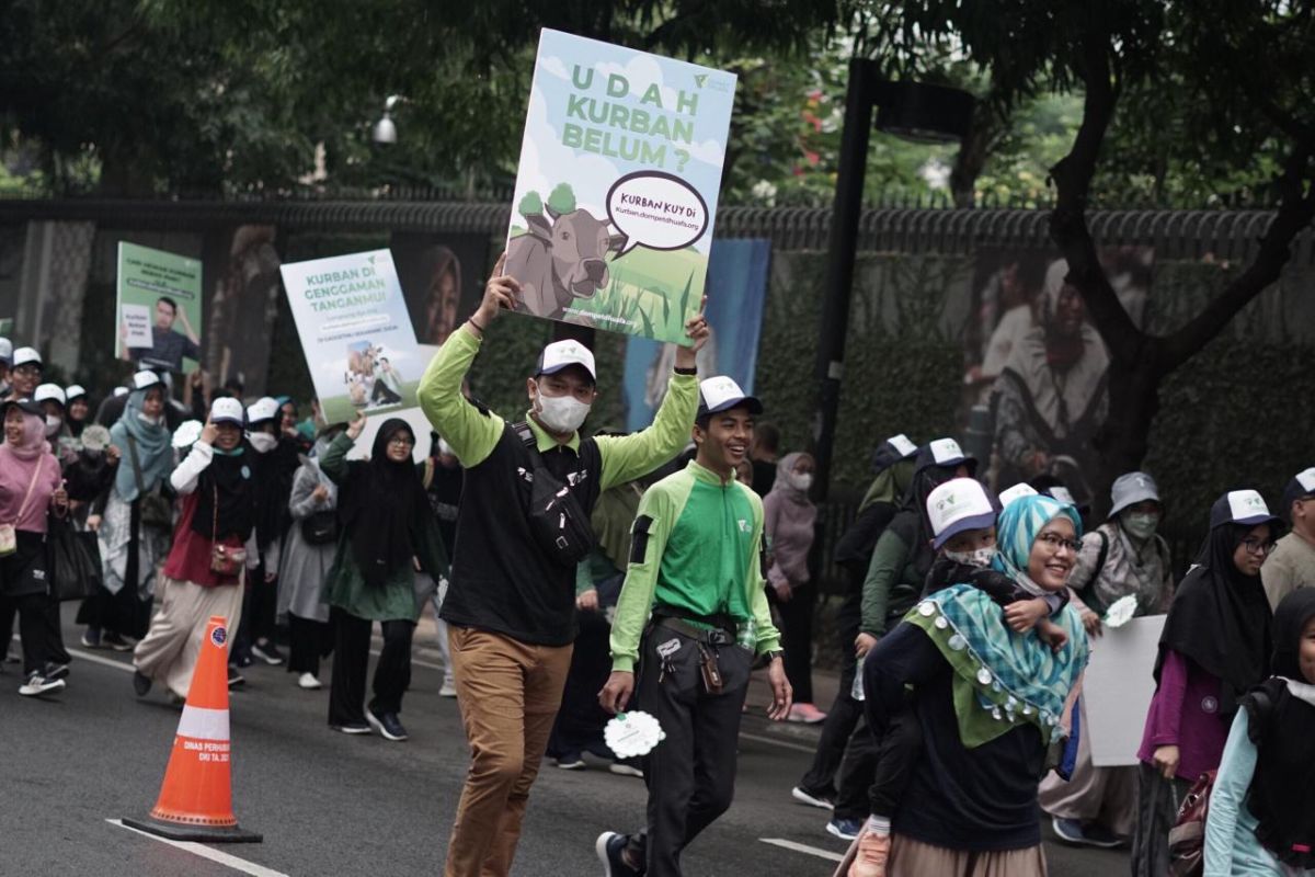 Dompet Dhuafa hijaukan area Car Free Day pada rangkaian Milad Ke-29