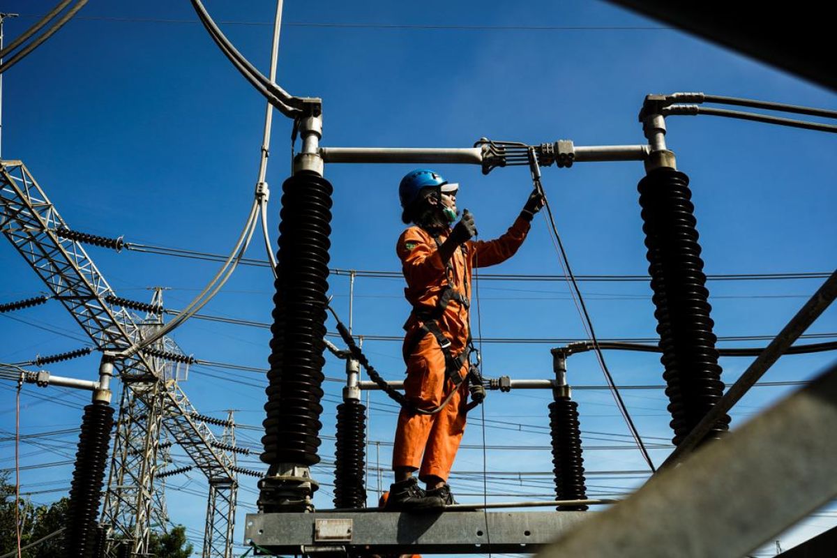PLN perkuat infrastruktur jaringan listrik Paiton-Bali sambut KTT G20