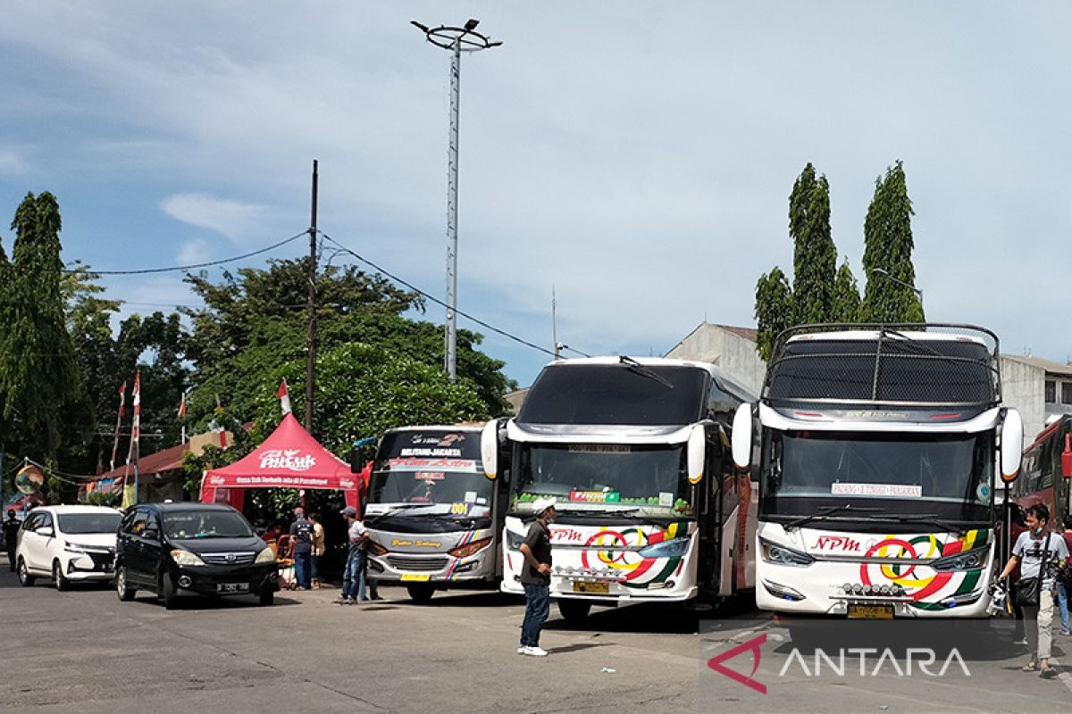 Pengelola Terminal Kalideres periksa kesehatan sopir jelang Natal