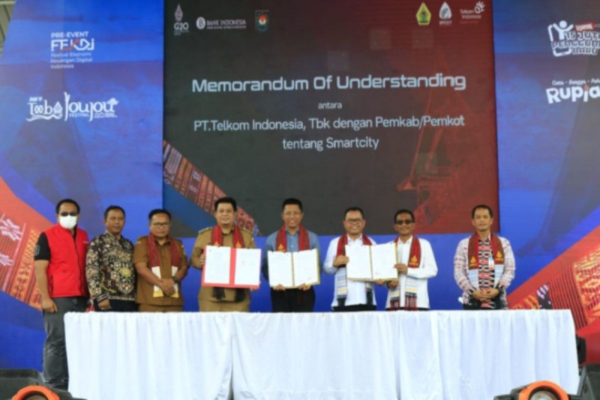 Terapkan Smart City, Bupati Samosir bersama Telkom tanda tangani kesepakatan