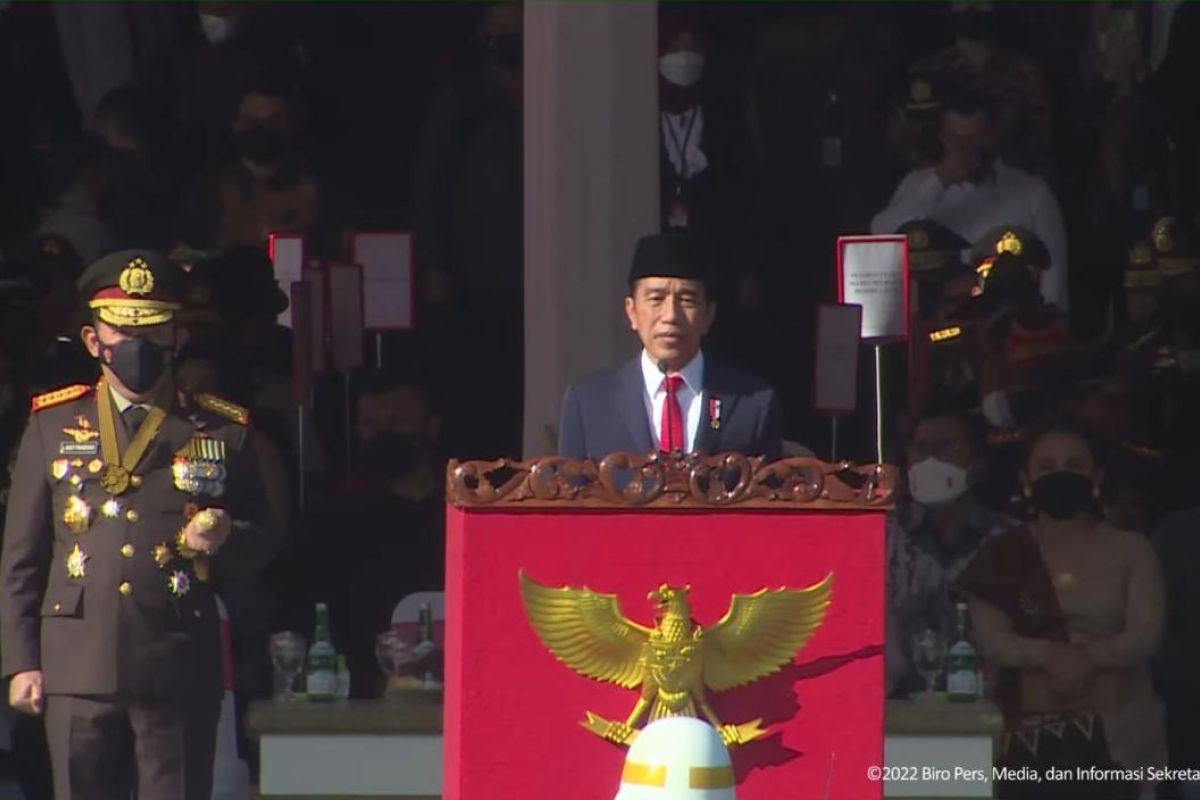 Presiden Jokowi pimpin upacara HUT Ke-76 Bhayangkara di Semarang