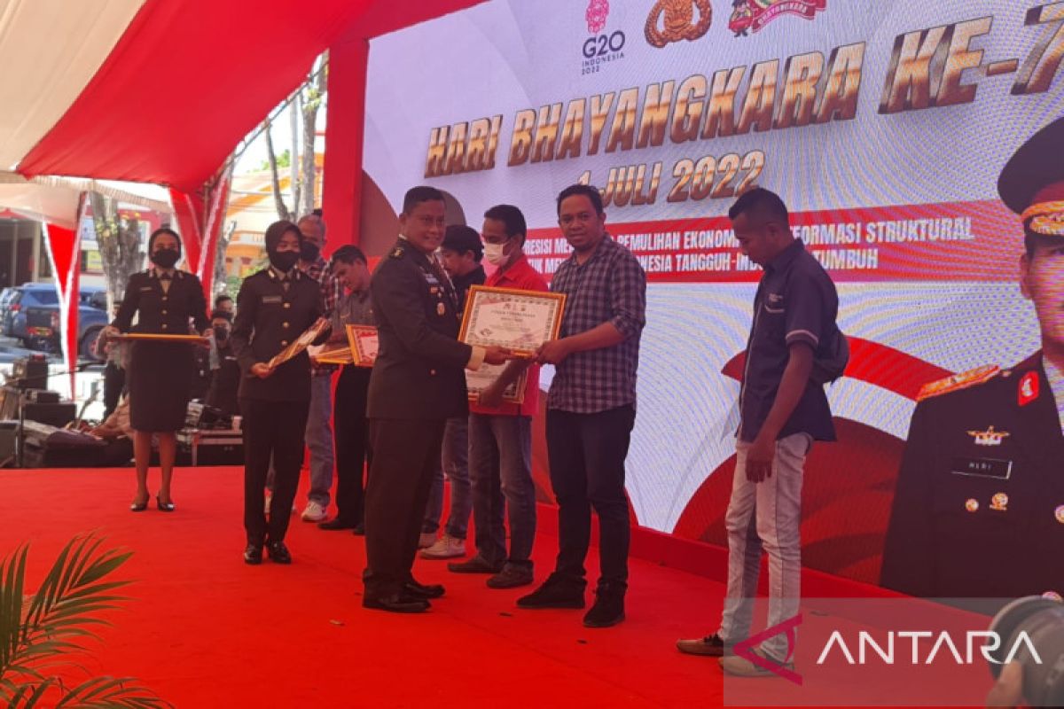 Pewarta ANTARA NTT raih juara dua lomba menembak Hut Bhayangkara