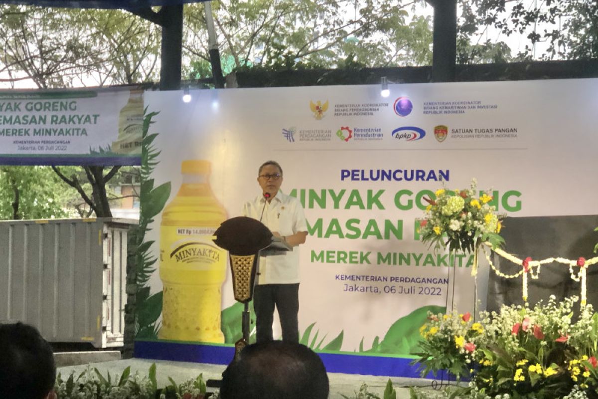 Minister unveils Minyak Kita oil priced at Rp14,000 per liter
