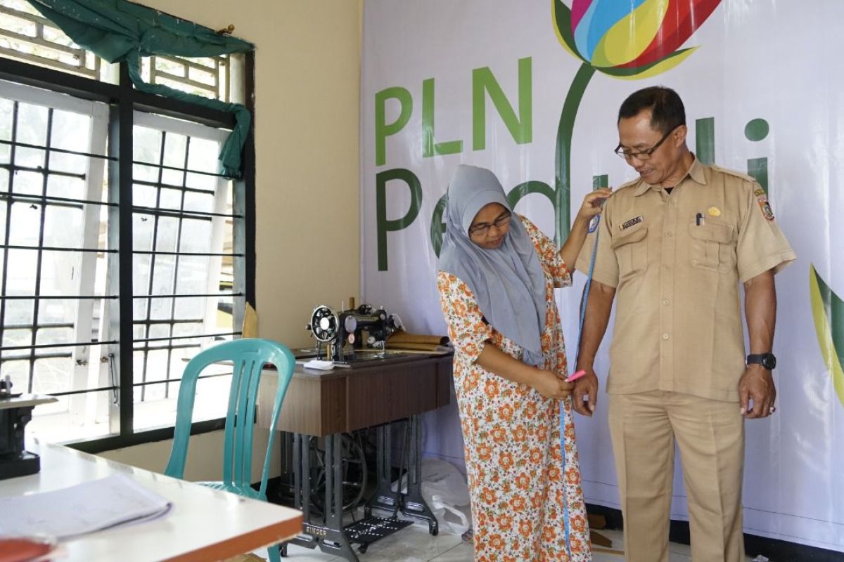 Kembangkan Usaha Kreatif, PLN Berikan Bantuan untuk Penjahit di Lombok Timur