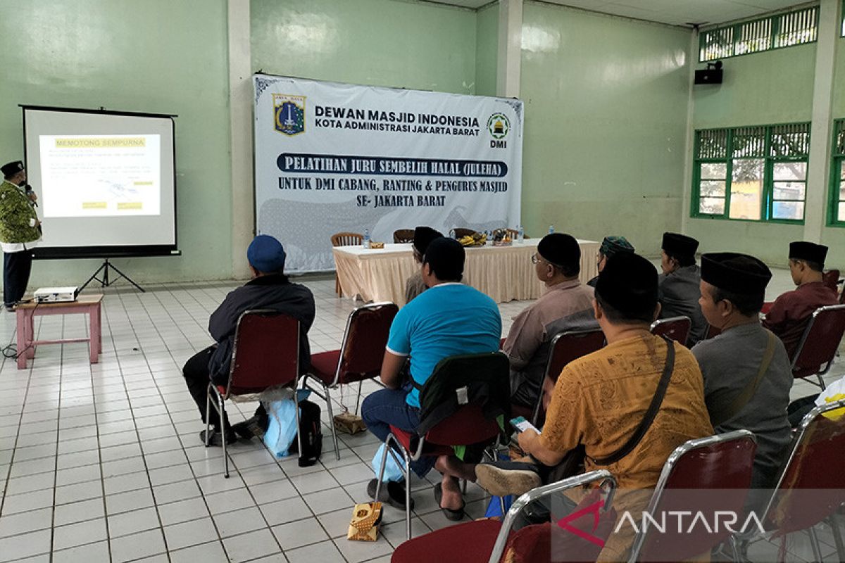 Puluhan penyembelih hewan kurban ikuti pelatihan di Jakarta Barat