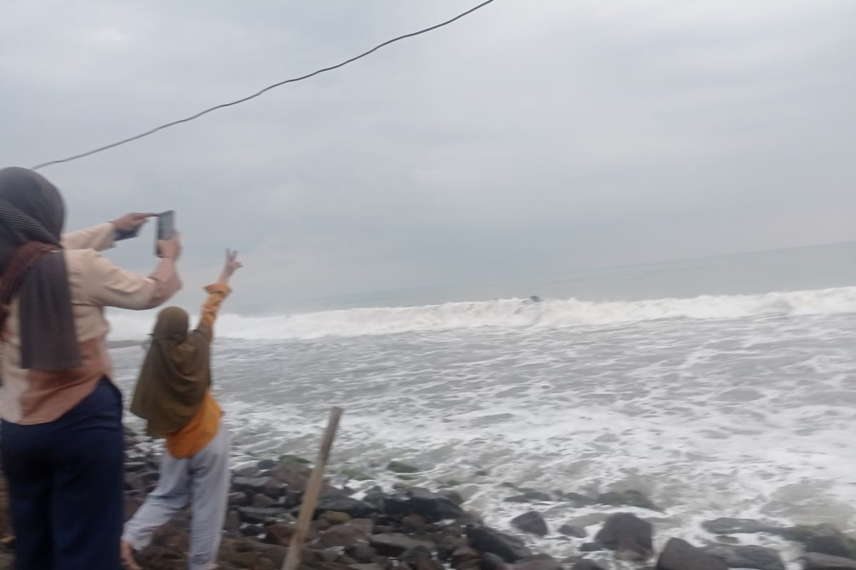 Letusan Gunung Anak Krakatau setinggi 157 meter