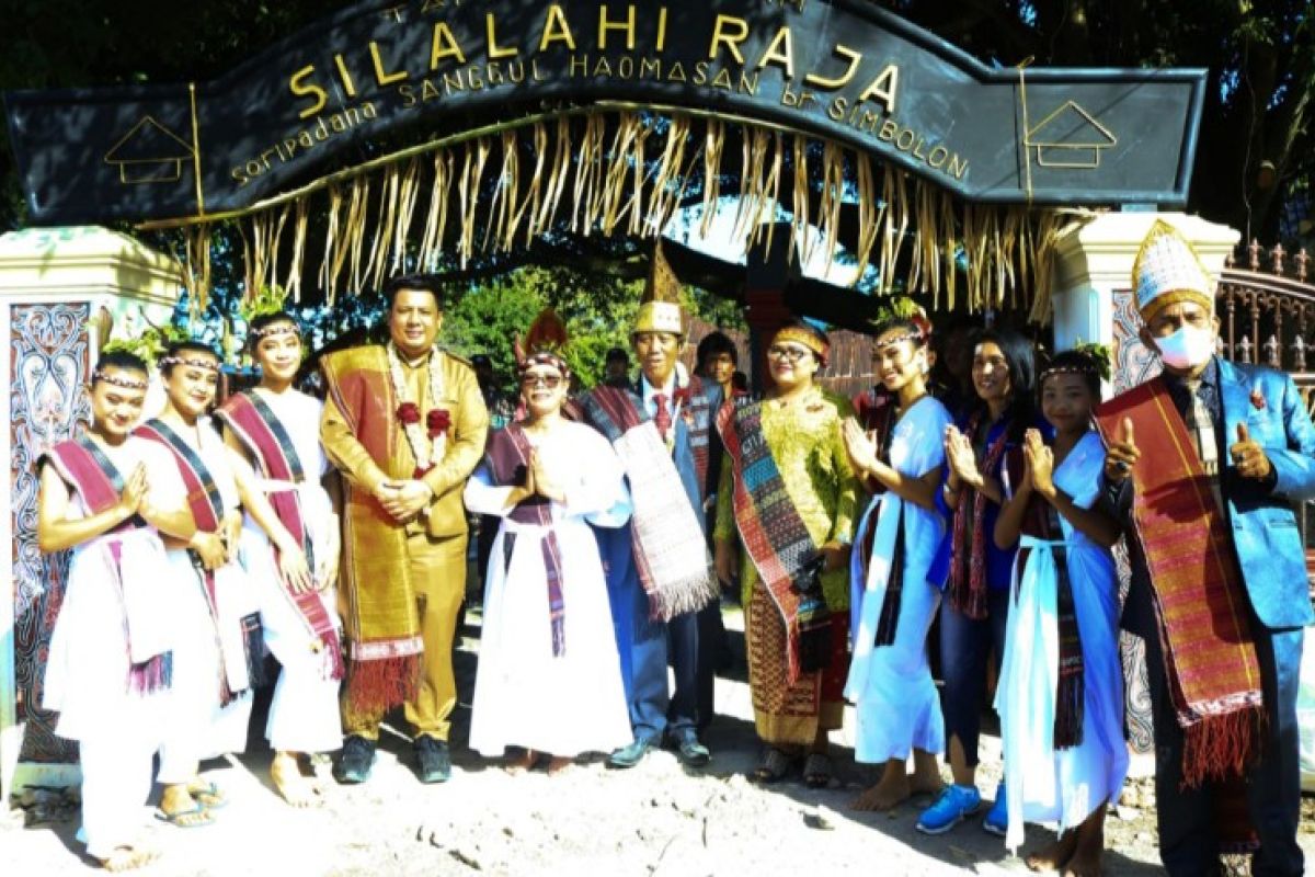 Bupati Samosir hadiri syukuran peresmian makam Silalahi Raja