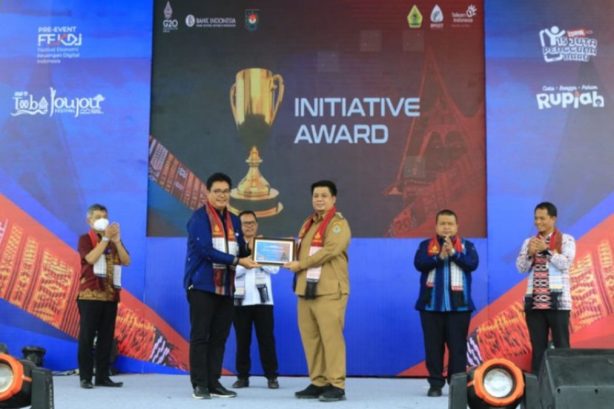 Samosir terima penghargaan Digital Initiative Award