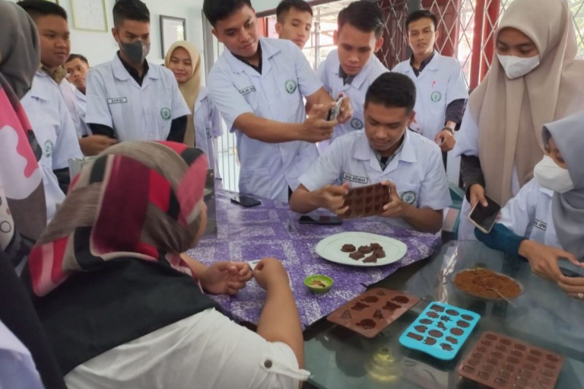 Olah produk coklat, mahasiswa Polbangtan ciptakan peluang usaha