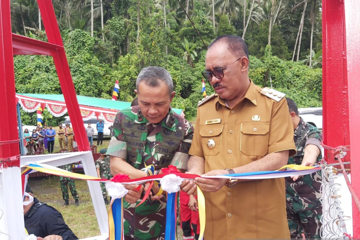 Baru Diresmikan Pangdam Pattimura Jembatan Gantung Togola Atasi