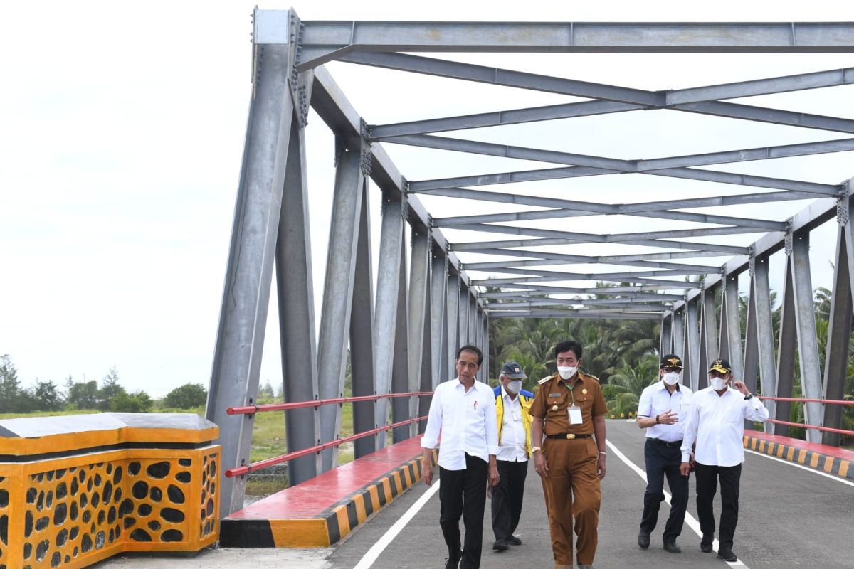 Jokowi inspects Nias infra development for opening up isolated regions