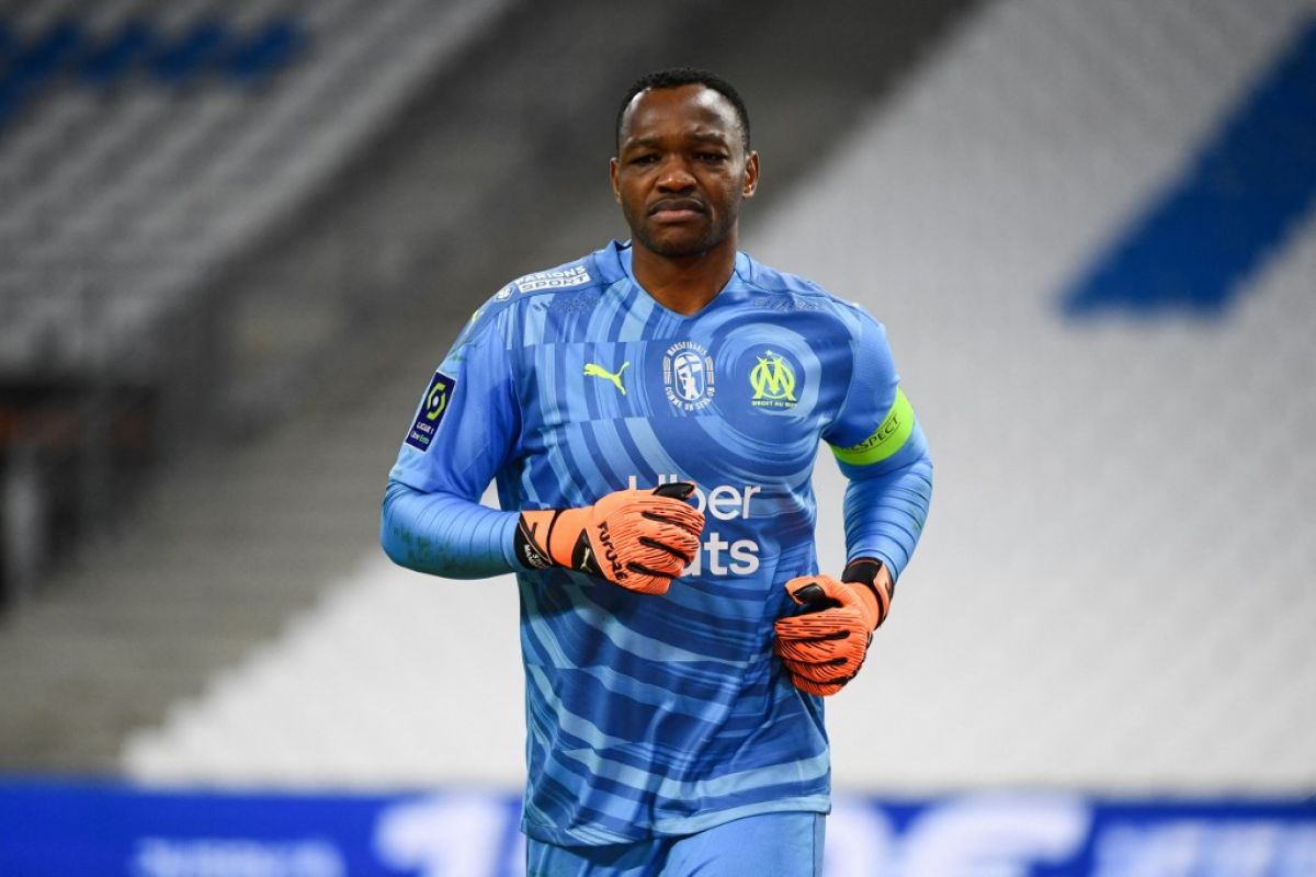 Rennes rekrut Mandanda