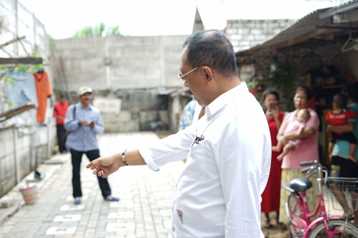 Wawali tekankan pembangunan paving dan saluran air merata di Surabaya