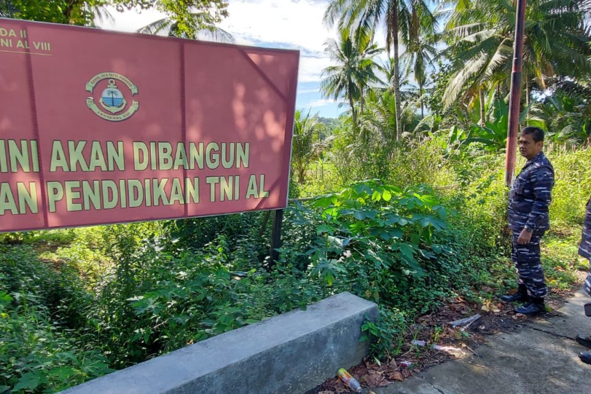 Pangkoarmada II tinjau lahan Satdik di Sulawesi Utara