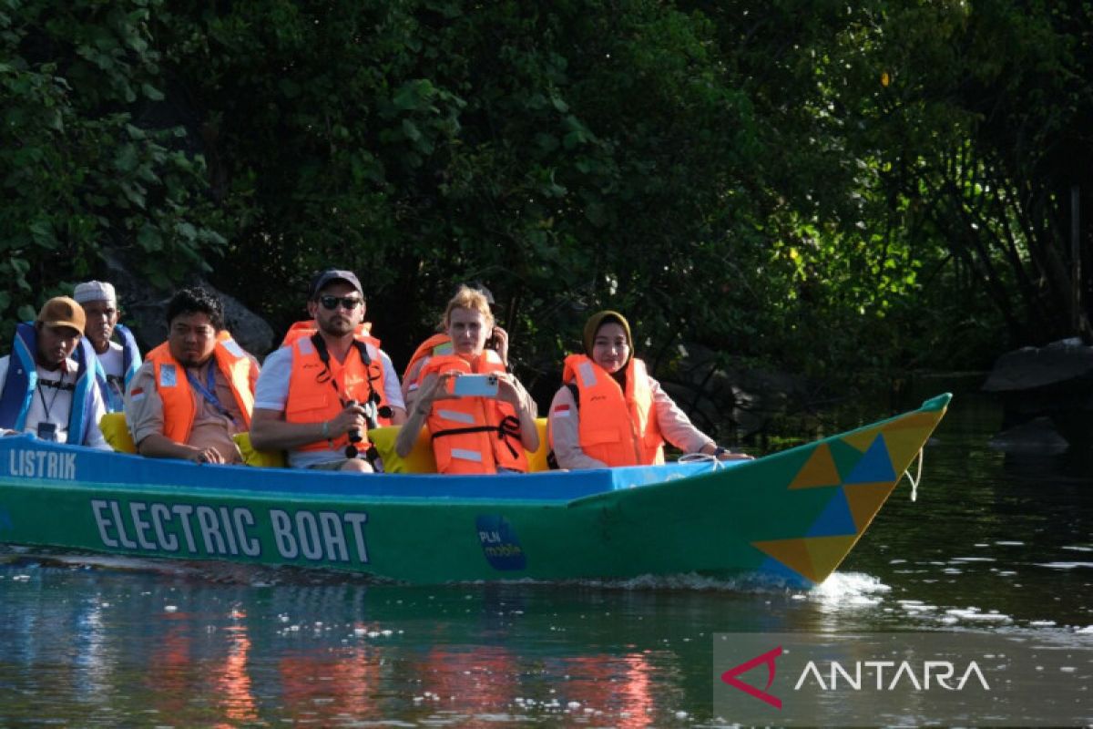 PLN provides electric boat for green tourism at Maros-Pangkep Geopark