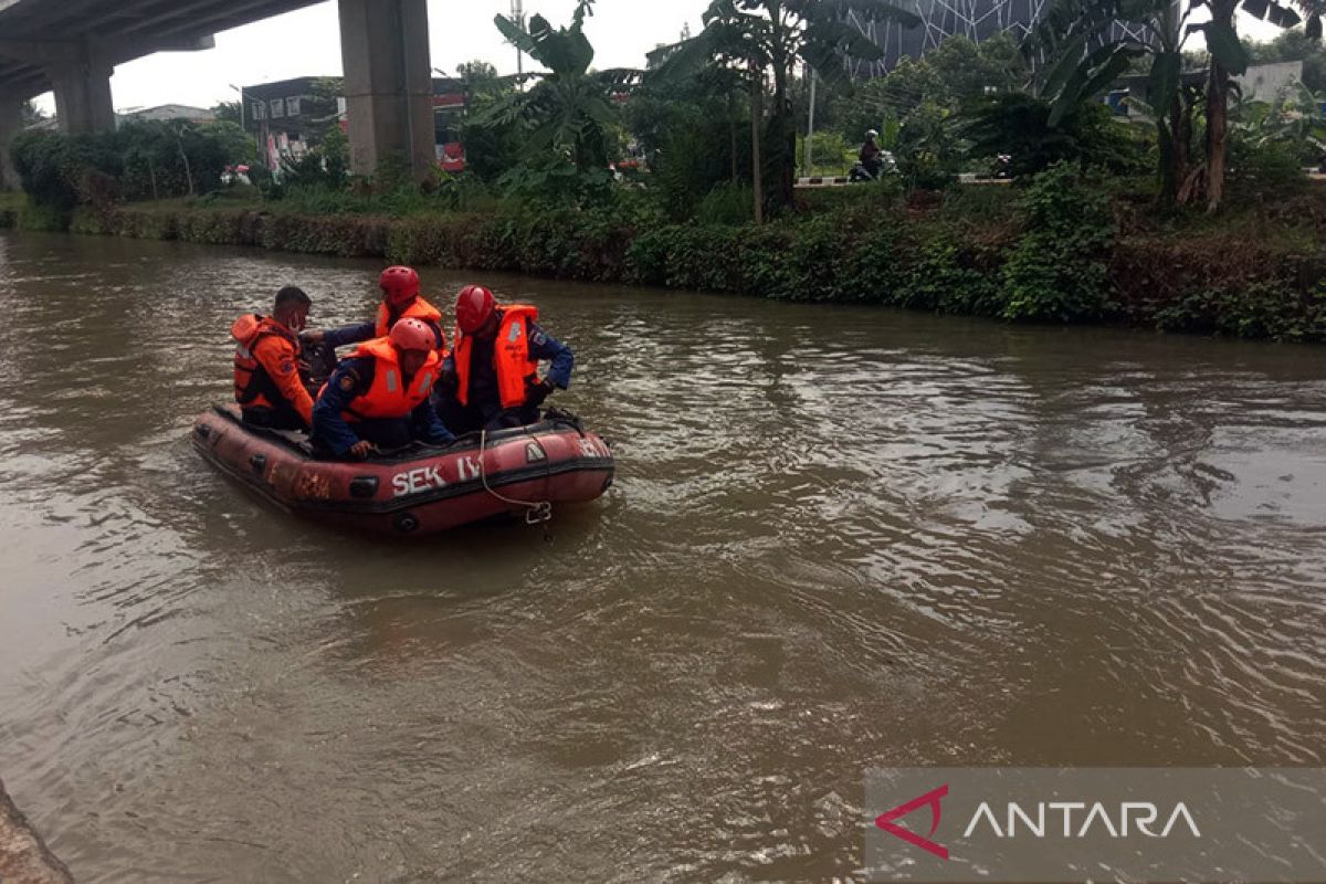 Gulkarmat Jaktim cari bocah 15 tahun tenggelam di Kalimalang