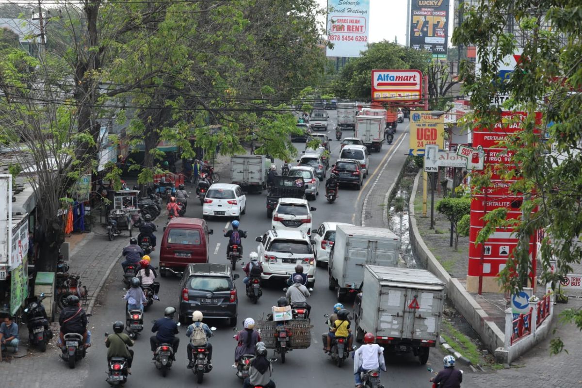 Pemkab Sidoarjo lebarkan ruas jalan Aloha untuk kurangi kemacetan